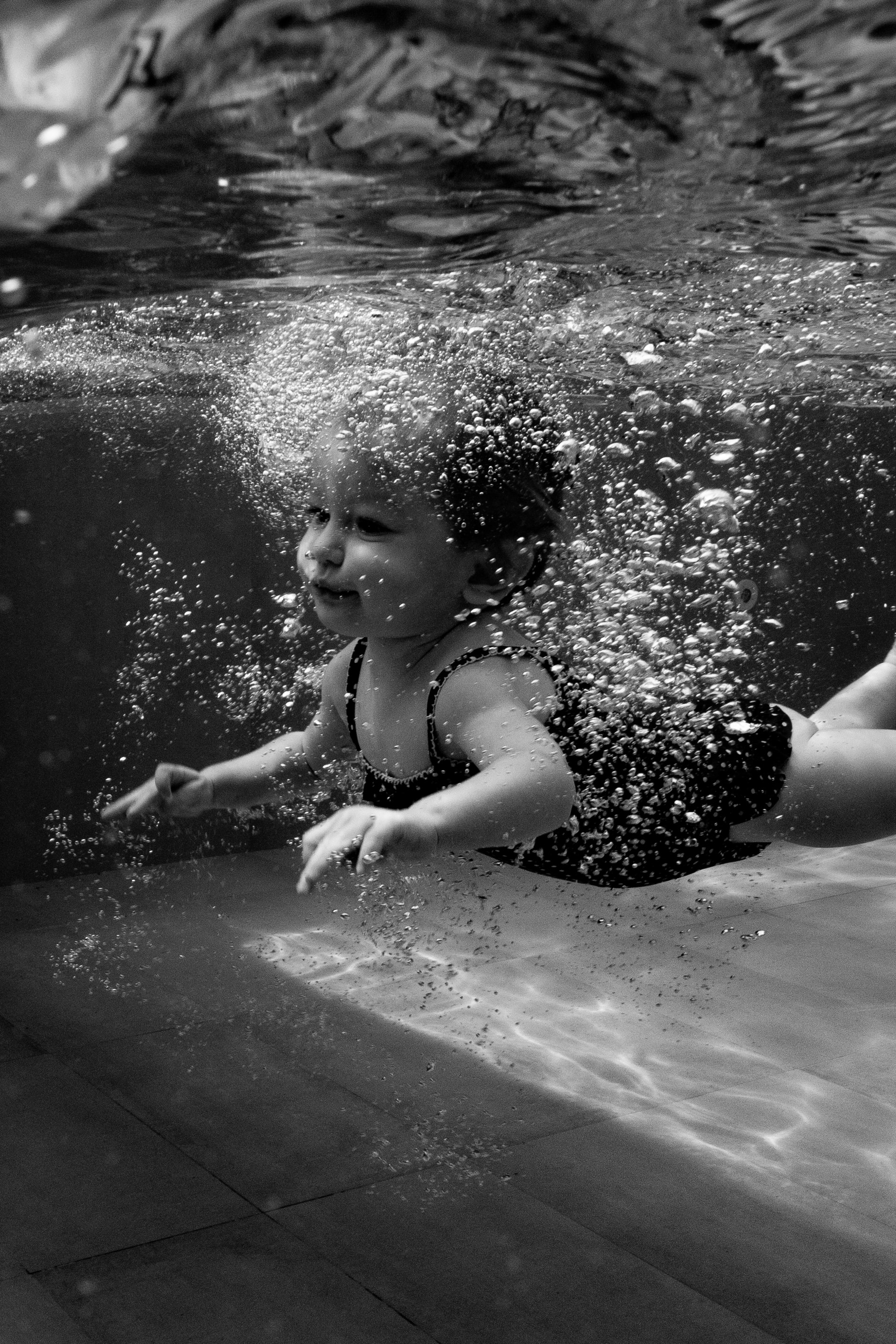 photographe bébé enfant nageur underwater