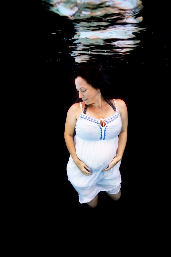 photographe grossesse aquatique
