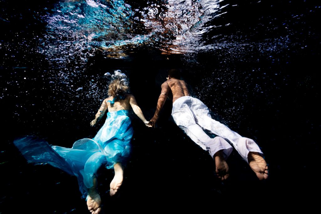 photo couple sous l'eau