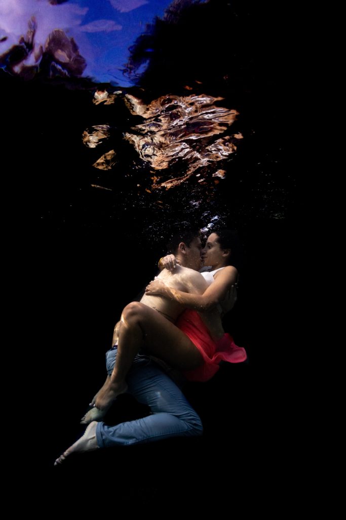 underwater couple photoshoot