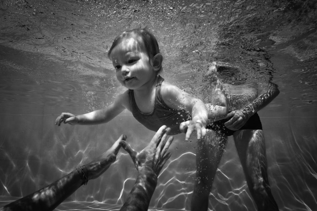 Photographe bébé nageur réunion aquatique underwater