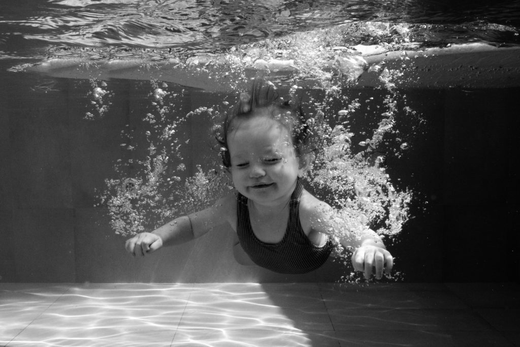 Photographe bébé nageur réunion aquatique underwater