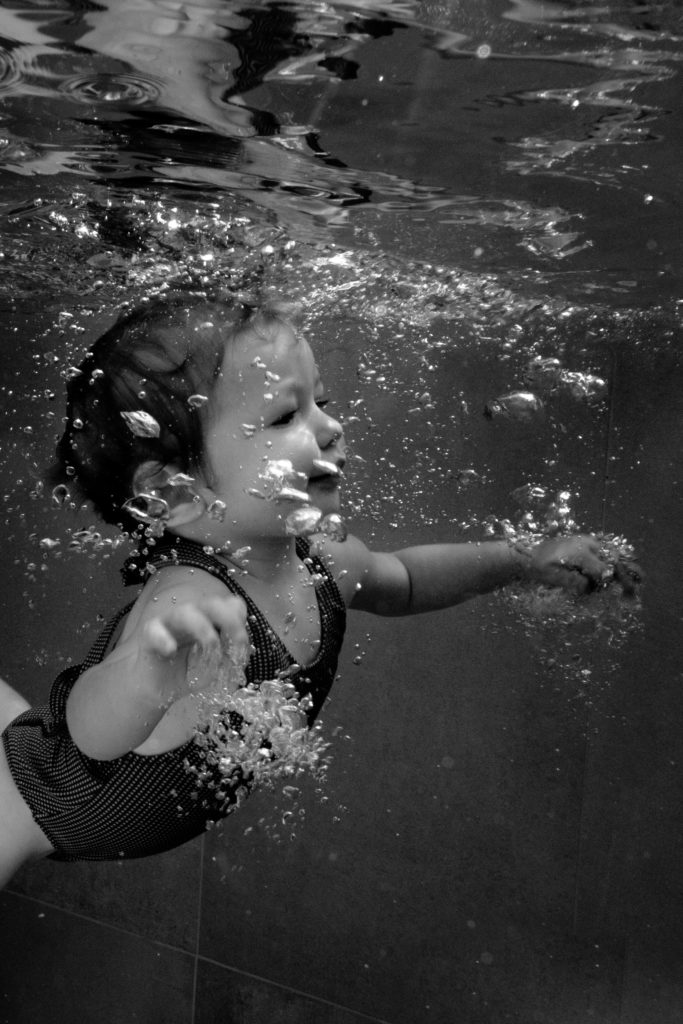 Photographe bébé nageur réunion aquatique underwater