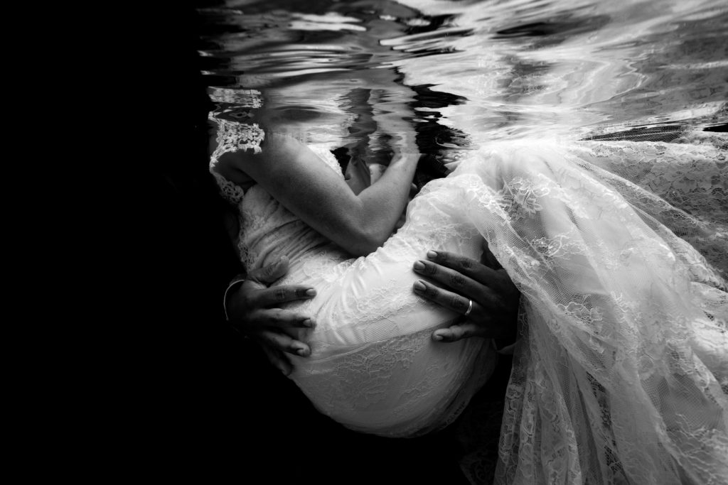 photo couple sous l'eau