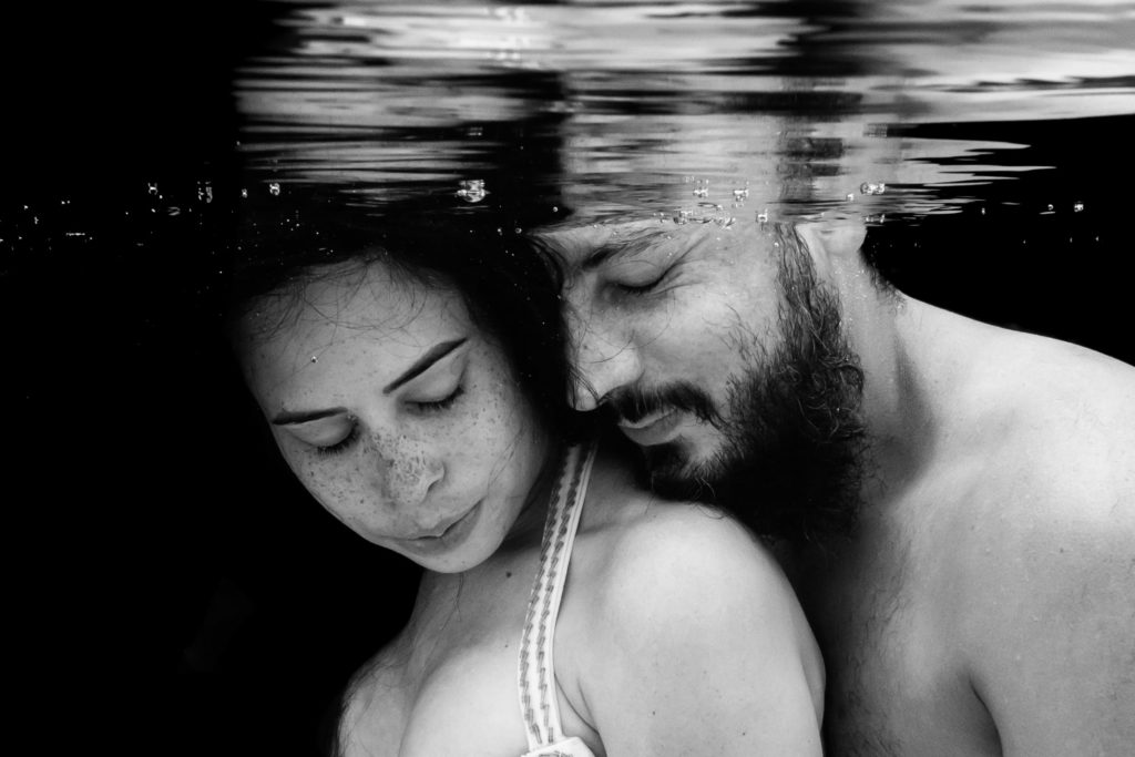 photographie couple sous l'eau